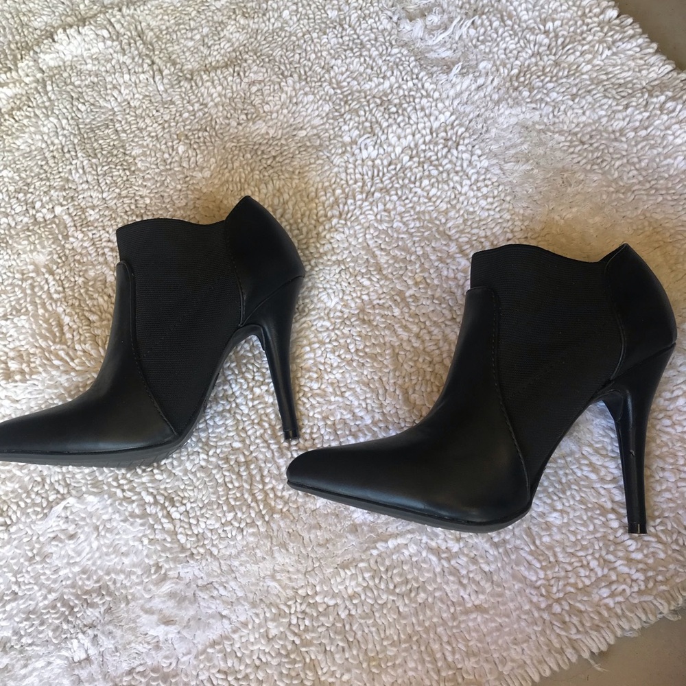 Im selling some nice pointy ancle cut high heels. - Picture 2 of 6